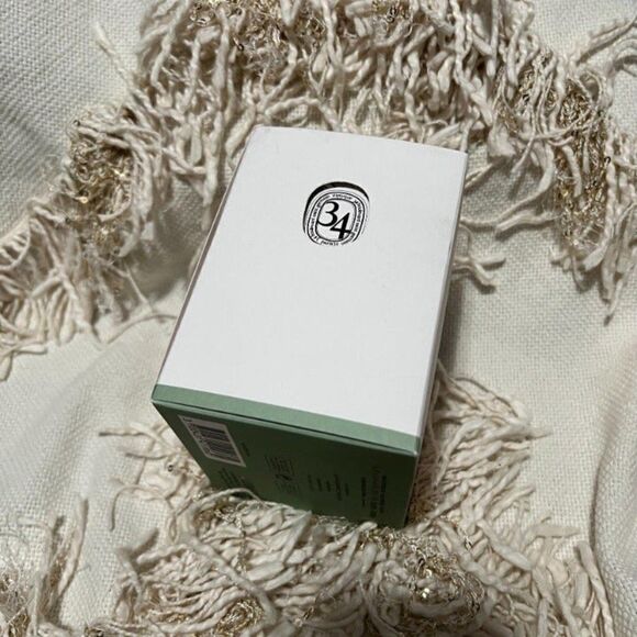 DIPTYQUE La Madeleine Candle 220g - Picture 8 of 9